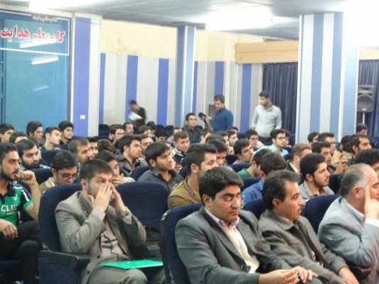 در یک مناظره ی انتخاباتی  ؛
کاندیداتورهای شورای صنفی رفاهی دانشجویی شهید مدرس از خود دفاع کردند. 2