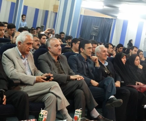 دانشجو معلمان  دختر و پسر در پردیس شهید مدرس کردستان برگزار  کردند :
دومین نشست تخصصی ئیواره ییک له گه ل شیعر و چیروک 2