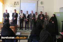 به مناسبت هفته ی گرامیداشت بسیج  در دانشگاه فرهنگیان صورت گرفت :
حضور مسؤلین دانشگاه در کلاس های درس  دانشجو معلمان  . 2