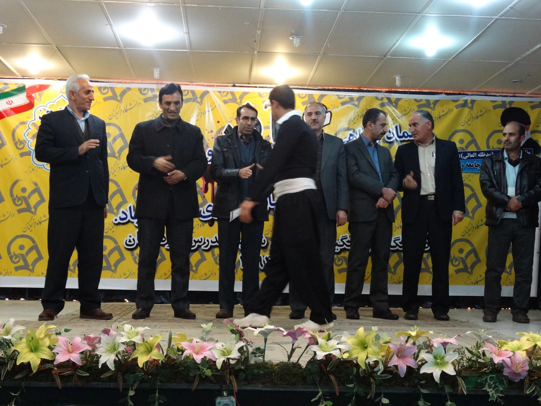 همزمان با سراسر کشور ؛

برگزاری مراسم شانزدهم آذر ماه ( روز دانشجو ) در دانشگاه فرهنگیان کردستان . 2