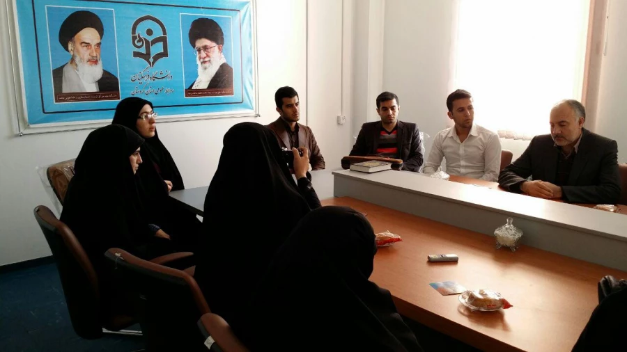 جلسه ی شورای فرهنگی و اجتماعی دانشگاه فهنگیان کردستان 

بهمن ماه 94 در مدیریت دانشگاه فرهنگیان استان کردستان 3