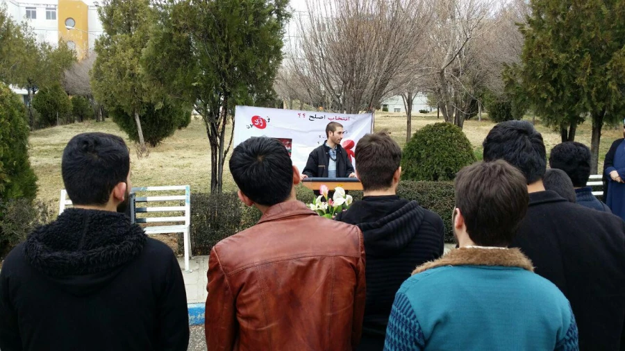 با حضور نمایندگان دفتر نهاد رهبری در دانشگاه برگزار شد .

تریبون آزاد با موضوع انتخابات در دانشگاه فرهنگیان کردستان 12