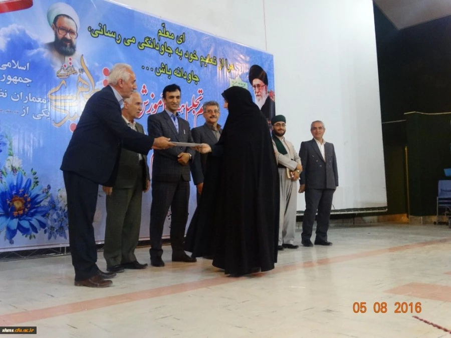 برپایی مراسم دانشگاه فرهنگیان کردستان 

هفته ی آموزش و  روز معلم   12