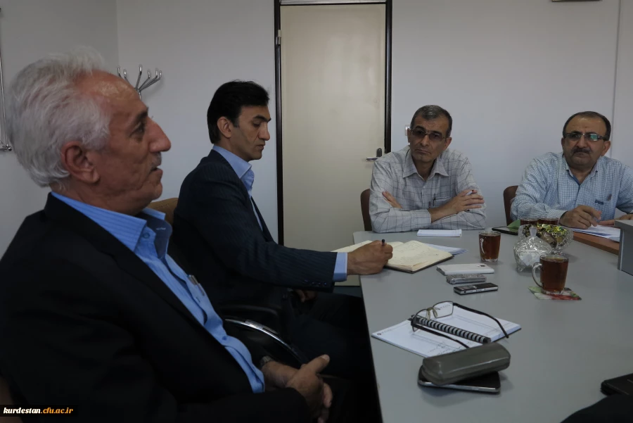 حضور سردبیر مجله رشد معلم در دانشگاه  فرهنگیان

مصاحبه و گفت و گو با مدیریت و روسای پردیس های دانشگاه فرهنگیان کردستان  2