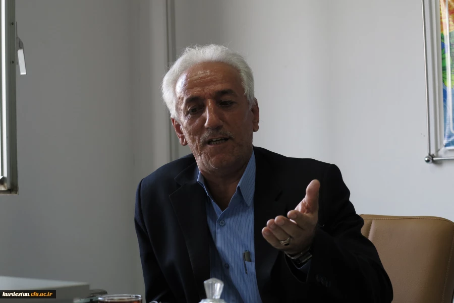 حضور سردبیر مجله رشد معلم در دانشگاه  فرهنگیان

مصاحبه و گفت و گو با مدیریت و روسای پردیس های دانشگاه فرهنگیان کردستان  4