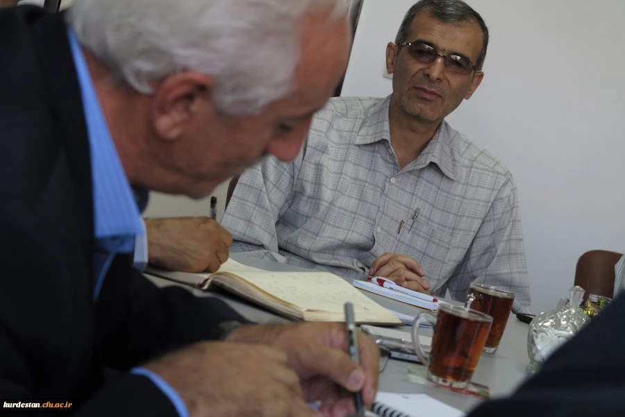 حضور سردبیر مجله رشد معلم در دانشگاه  فرهنگیان

مصاحبه و گفت و گو با مدیریت و روسای پردیس های دانشگاه فرهنگیان کردستان  6