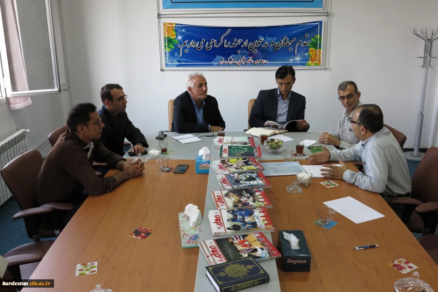 حضور سردبیر مجله رشد معلم در دانشگاه  فرهنگیان

مصاحبه و گفت و گو با مدیریت و روسای پردیس های دانشگاه فرهنگیان کردستان  7