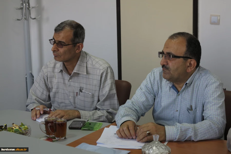 حضور سردبیر مجله رشد معلم در دانشگاه  فرهنگیان

مصاحبه و گفت و گو با مدیریت و روسای پردیس های دانشگاه فرهنگیان کردستان  2