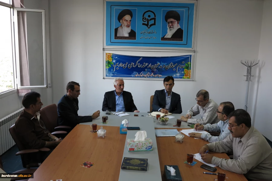 حضور سردبیر مجله رشد معلم در دانشگاه  فرهنگیان

مصاحبه و گفت و گو با مدیریت و روسای پردیس های دانشگاه فرهنگیان کردستان  8