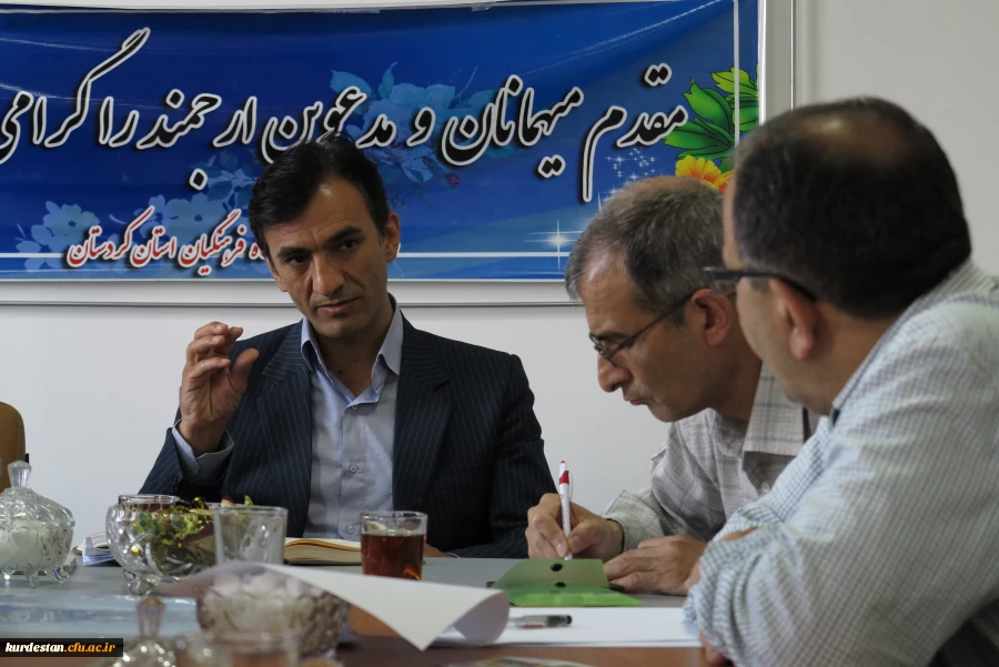 حضور سردبیر مجله رشد معلم در دانشگاه  فرهنگیان

مصاحبه و گفت و گو با مدیریت و روسای پردیس های دانشگاه فرهنگیان کردستان  10