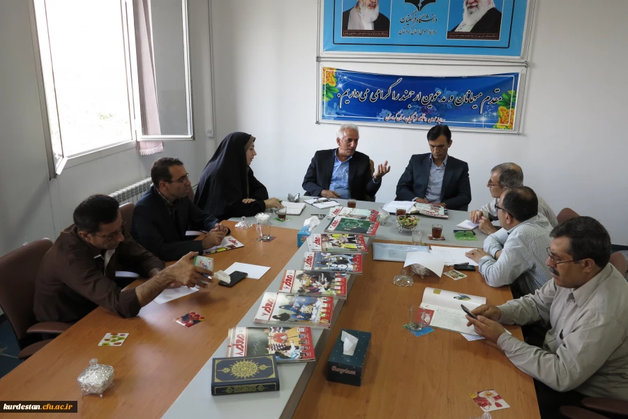 حضور سردبیر مجله رشد معلم در دانشگاه  فرهنگیان

مصاحبه و گفت و گو با مدیریت و روسای پردیس های دانشگاه فرهنگیان کردستان  14