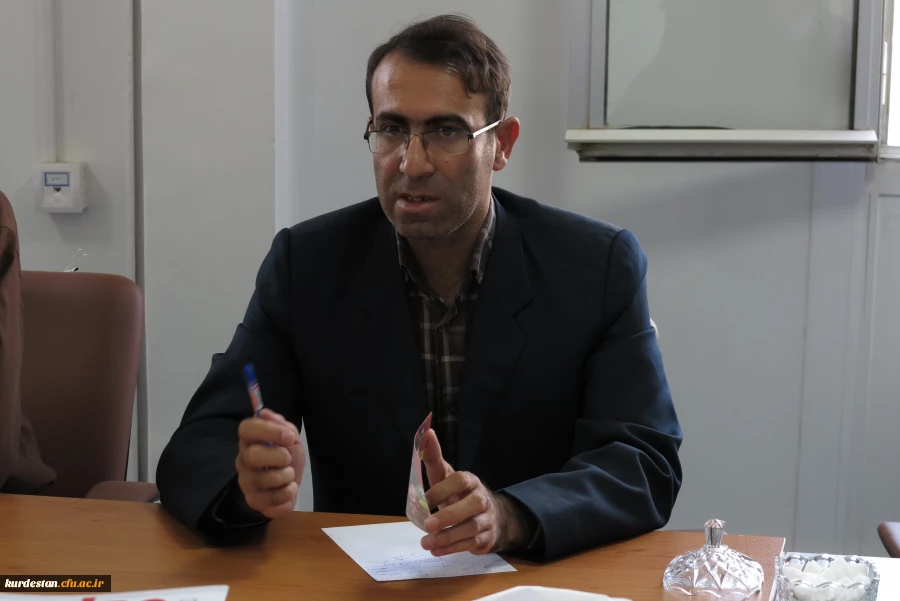 حضور سردبیر مجله رشد معلم در دانشگاه  فرهنگیان

مصاحبه و گفت و گو با مدیریت و روسای پردیس های دانشگاه فرهنگیان کردستان  17