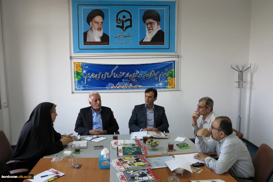 حضور سردبیر مجله رشد معلم در دانشگاه  فرهنگیان

مصاحبه و گفت و گو با مدیریت و روسای پردیس های دانشگاه فرهنگیان کردستان  15