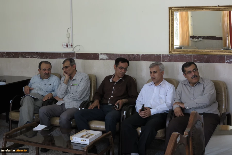 حضور سردبیر مجله رشد معلم در دانشگاه  فرهنگیان

مصاحبه و گفت و گو با مدیریت و روسای پردیس های دانشگاه فرهنگیان کردستان  22