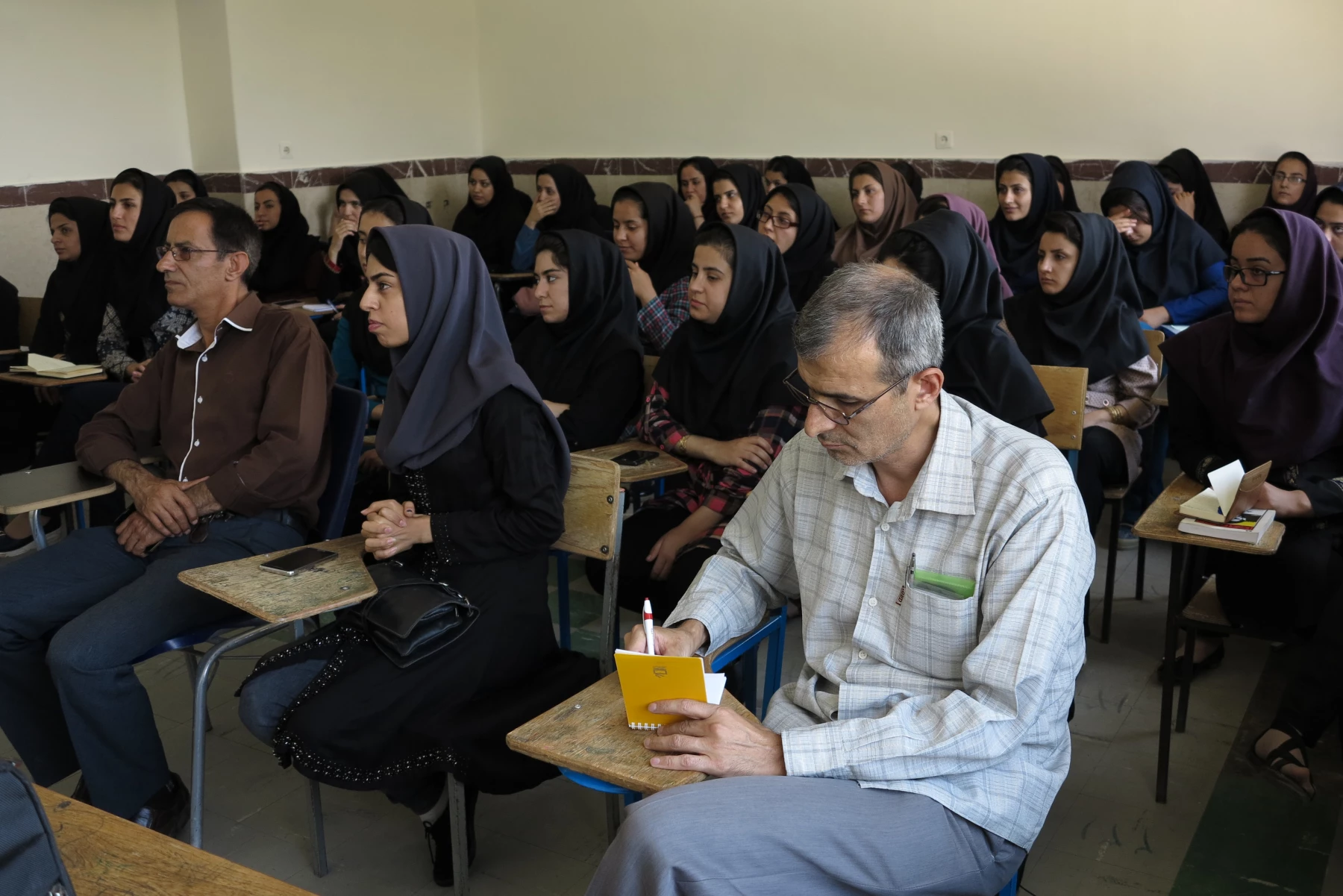 حضور سردبیر مجله رشد معلم در دانشگاه  فرهنگیان

مصاحبه و گفت و گو با مدیریت و روسای پردیس های دانشگاه فرهنگیان کردستان  27