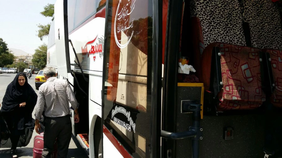 با حضور میریت امور پردیس های استان کردستان صورت گرفت 
مراسم بدرقه ی دانش آموختگان 91  پردیس دخترانه ی بنت الهدی صدر کردستان برای حضور در جشن فارغ التحصیلی دانشگاه فرهنگیان سراسر کشور در مشهد مقدس 9