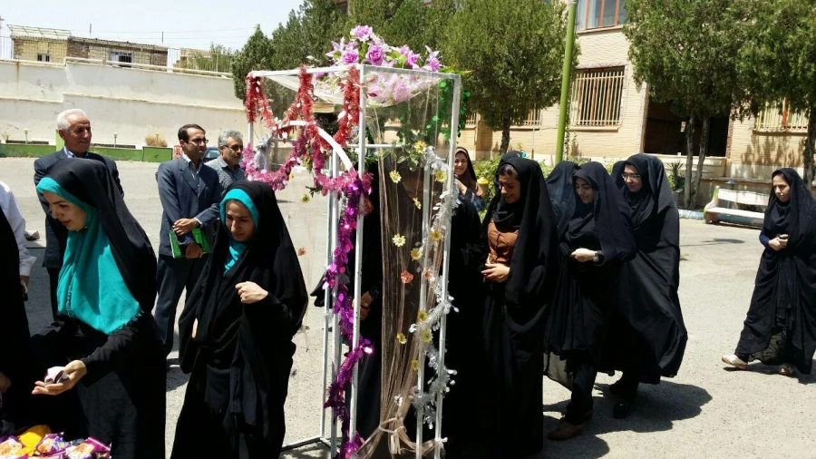 با حضور میریت امور پردیس های استان کردستان صورت گرفت 
مراسم بدرقه ی دانش آموختگان 91  پردیس دخترانه ی بنت الهدی صدر کردستان برای حضور در جشن فارغ التحصیلی دانشگاه فرهنگیان سراسر کشور در مشهد مقدس 7