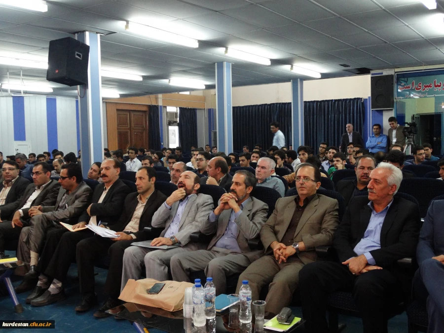 مدیرکل امور اجتماعی دانشگاه فرهنگیان کشور:
معلمان باید در گسترش مشی دانش آفرینی در جامعه نقش ویژه ای ایفا کنند
 2