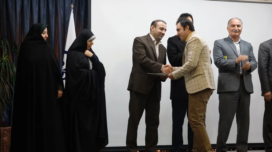 در دانشگاه فرهنگیان استان کردستان برگزار شد:

مراسم بزرگداشت هفته پژوهش،  فناوری و تجیل از پژوهشگران برتر استانی 5