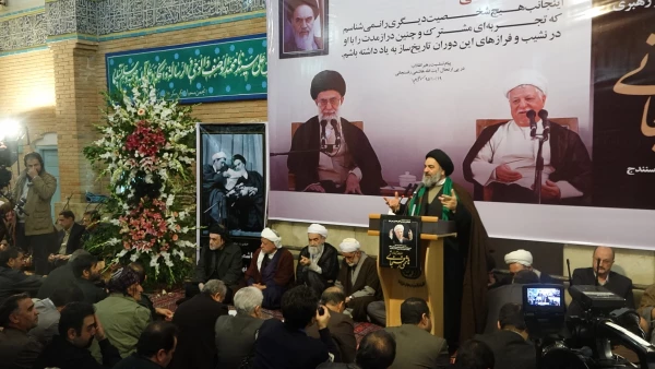 به گزارش روابط عمومی  مدیریت دانشگاه فرهنگیان:

شرکت همکاران مدیریت دانشگاه فرهنگیان و دانشجویان  در مراسم ترحیم آیت الله هاشمی رفسنجانی در مسجد جامع سنندج 2