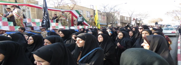 شرکت گسترده دانشجو معلمان پردیس بنت الهدی صدر سنندج  در تشییع پیکر 20 شهید تازه تفحص شده در سنندج 2