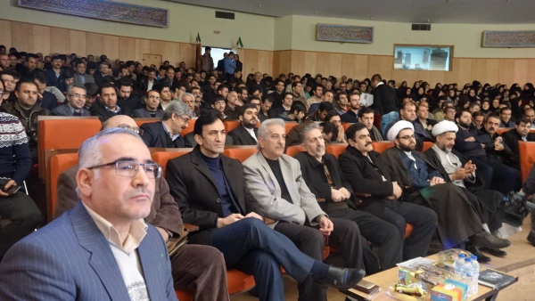 در مراسم مشترک دانشگاهیان در دانشگاه کردستان  :

شرکت دانشجویان و همکاران دانشگاه فرهنگیان کردستان در مراسم جشن انقلاب 2