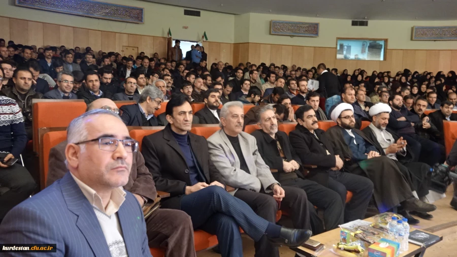 در مراسم مشترک دانشگاهیان در دانشگاه کردستان  :

شرکت دانشجویان و همکاران دانشگاه فرهنگیان کردستان در مراسم جشن انقلاب 2