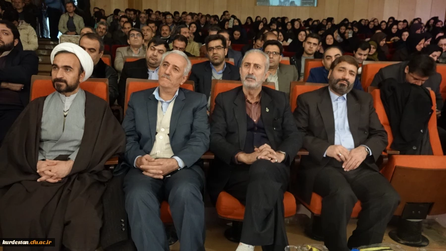 در مراسم مشترک دانشگاهیان در دانشگاه کردستان  :

شرکت دانشجویان و همکاران دانشگاه فرهنگیان کردستان در مراسم جشن انقلاب 3