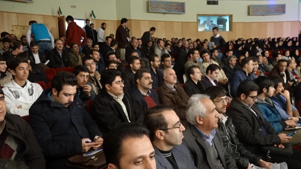 در مراسم مشترک دانشگاهیان در دانشگاه کردستان  :

شرکت دانشجویان و همکاران دانشگاه فرهنگیان کردستان در مراسم جشن انقلاب 3