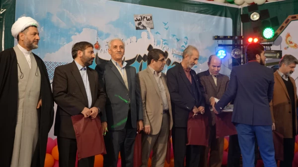 در مراسم مشترک دانشگاهیان در دانشگاه کردستان  :

شرکت دانشجویان و همکاران دانشگاه فرهنگیان کردستان در مراسم جشن انقلاب 3