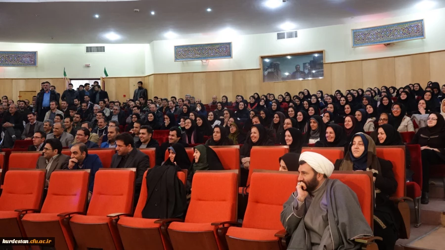 در مراسم مشترک دانشگاهیان در دانشگاه کردستان  :

شرکت دانشجویان و همکاران دانشگاه فرهنگیان کردستان در مراسم جشن انقلاب 2