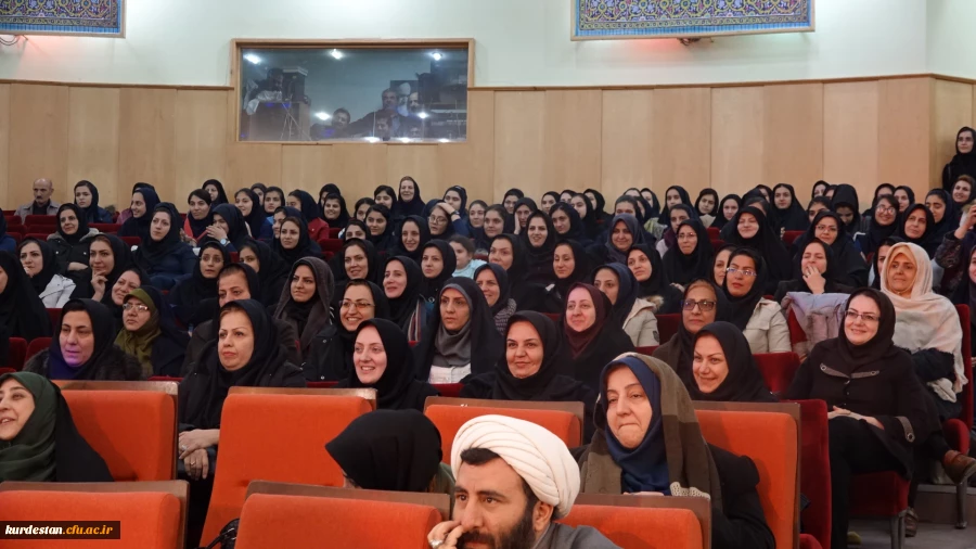 در مراسم مشترک دانشگاهیان در دانشگاه کردستان  :

شرکت دانشجویان و همکاران دانشگاه فرهنگیان کردستان در مراسم جشن انقلاب 2