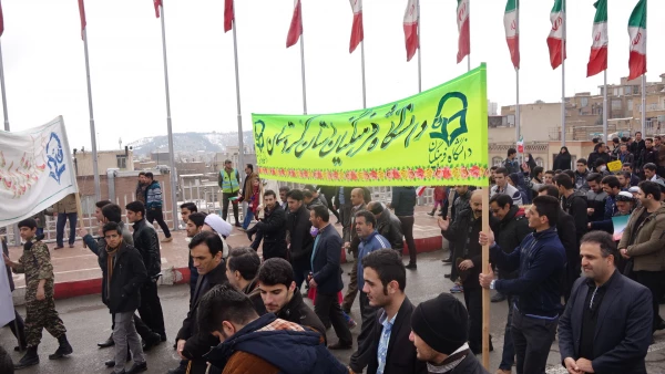 حضور حماسی اساتید ، همکاران و دانشجو معلمان دانشگاه فرهنگیان کردستان در یوم ا... 22 بهمن 95 7