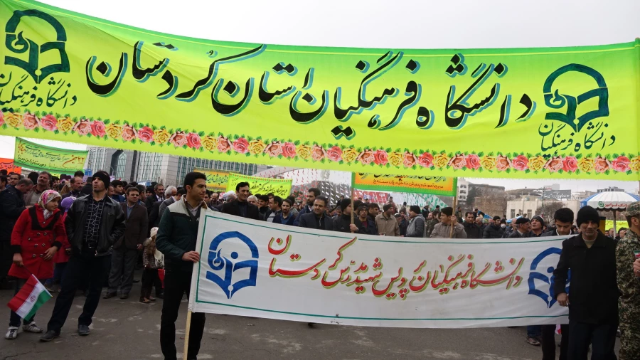 حضور حماسی اساتید ، همکاران و دانشجو معلمان دانشگاه فرهنگیان کردستان در یوم ا... 22 بهمن 95 12