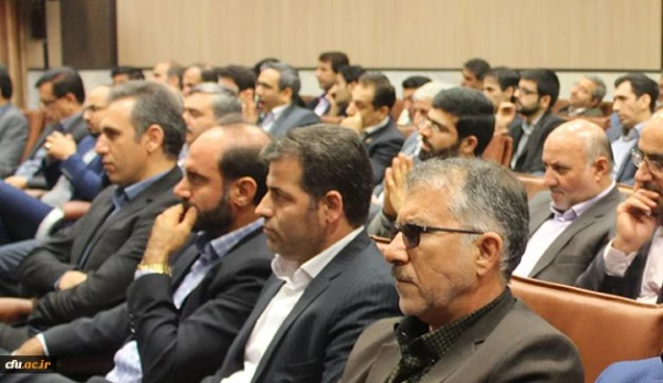 دکتر مهرمحمدی در دیدار نوروزی کارکنان عنوان کرد:

اولویت های سال 96، پیمان مشترک میان خانواده دانشگاه فرهنگیان برای دستیابی به توفیقات بیشتر است

 5