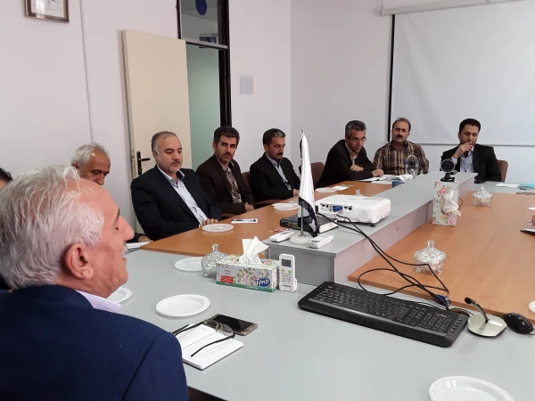 دکتر معروفی در جلسه آغازین سال نو عنوان کرد:

تعیین اولویت های سال 96، تلاش در جت افزایش تعلق سازمانی در بین همکاران 2