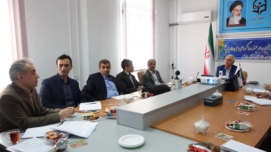 در مدیریت دانشگاه فرهنگیان کردستان برگزار شد:

جلسه شورای آموزشی پردیس های دانشگاه 4