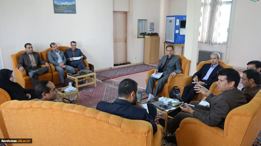 در مدیریت امور پردیس های دانشگاه فرهنگیان استان کردستان برگزار شد:

نشست کارشناسان حراست پردیس های قطب 2 کشوری 
 2