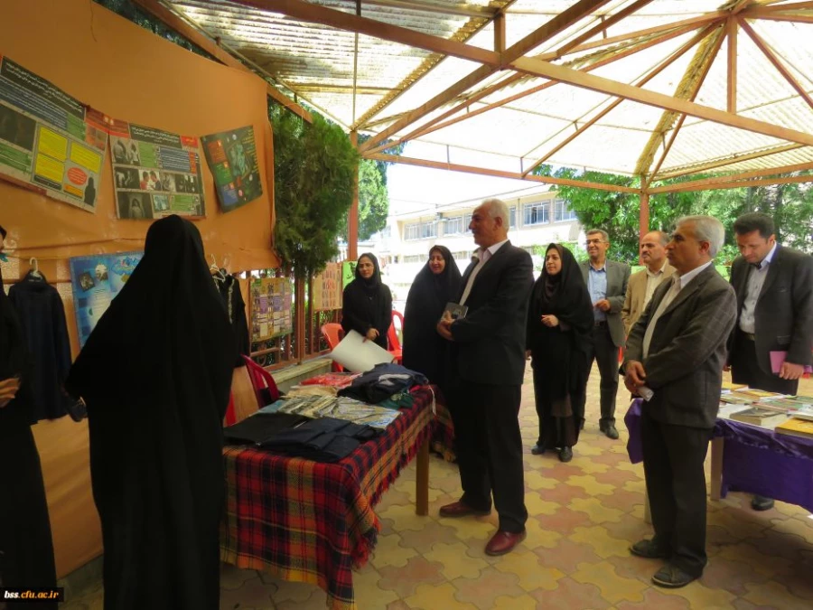 در پردیس بنت الهدی صدر سنندج برگزار شد:

بازدید دکتر معروفی از نمایشگاه جواهرانه 3