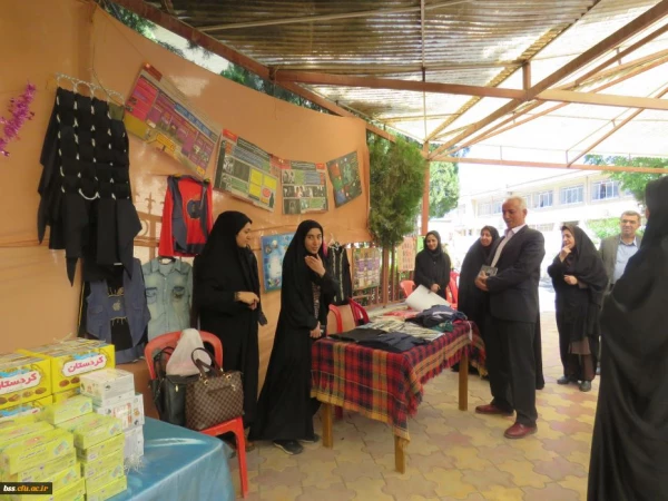 در پردیس بنت الهدی صدر سنندج برگزار شد:

بازدید دکتر معروفی از نمایشگاه جواهرانه 2