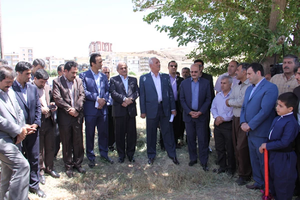 مراسم کلنگ زنی مجتمع مسکونی دانشگاه فرهنگیان کردستان  با حضور استاندار 5