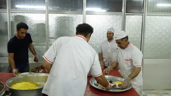 به همت مدیریت استانی دانشگاه فرهنگیان کردستان برگزار شد:

ضیافت افطاری با حضور پیشکسوتان ، اساتید و کارکنان   دانشگاه فرهنگیان کردستان  به روایت تصویر  9