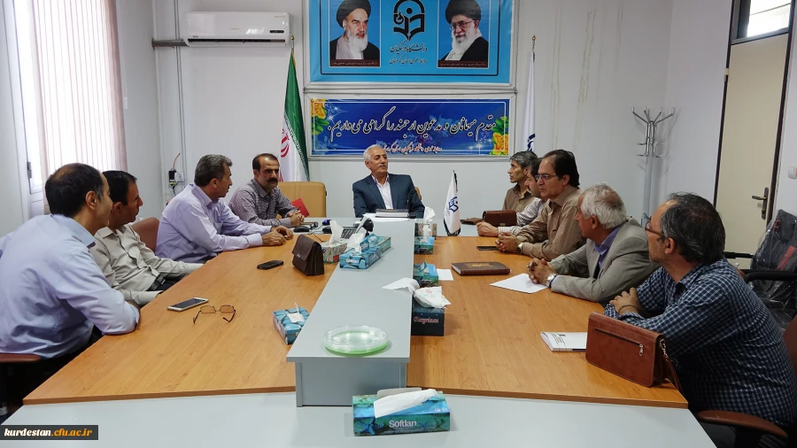 در مدیریت دانشگاه فرهنگیان کردستان برگزار شده:

جلسه هم اندیشی اعضای هیات علمی تطبیقی  دانشگاه با دکتر معروفی مدیریت استانی 2