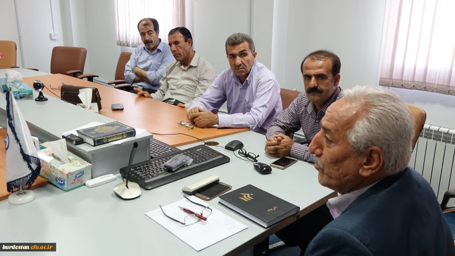 در مدیریت دانشگاه فرهنگیان کردستان برگزار شده:

جلسه هم اندیشی اعضای هیات علمی تطبیقی  دانشگاه با دکتر معروفی مدیریت استانی 3