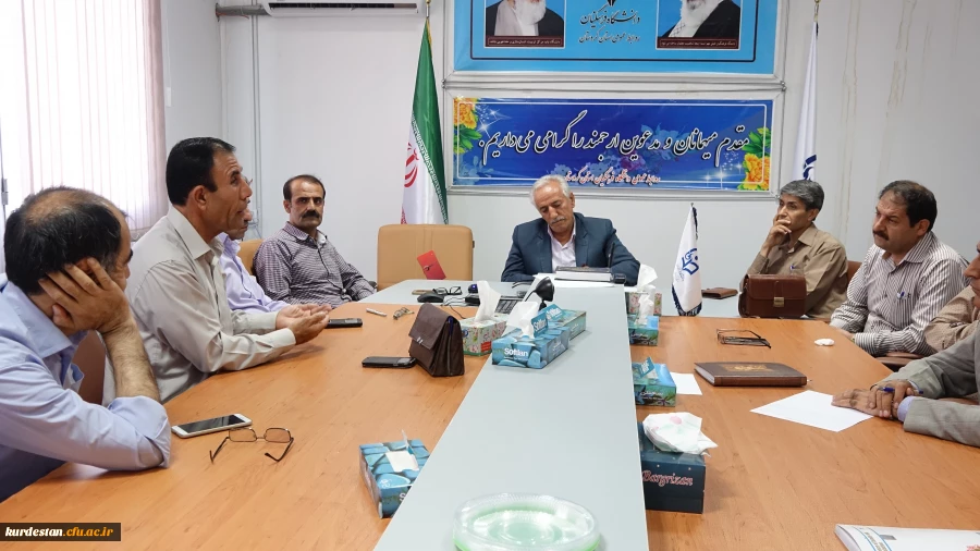 در مدیریت دانشگاه فرهنگیان کردستان برگزار شده:

جلسه هم اندیشی اعضای هیات علمی تطبیقی  دانشگاه با دکتر معروفی مدیریت استانی 4