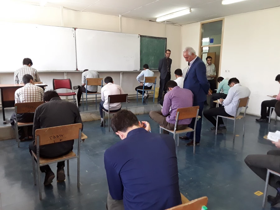 بازدید دکتر معروفی از روند برگزاری امتحانات پایان ترم  پردیس مدرس سنندج 3