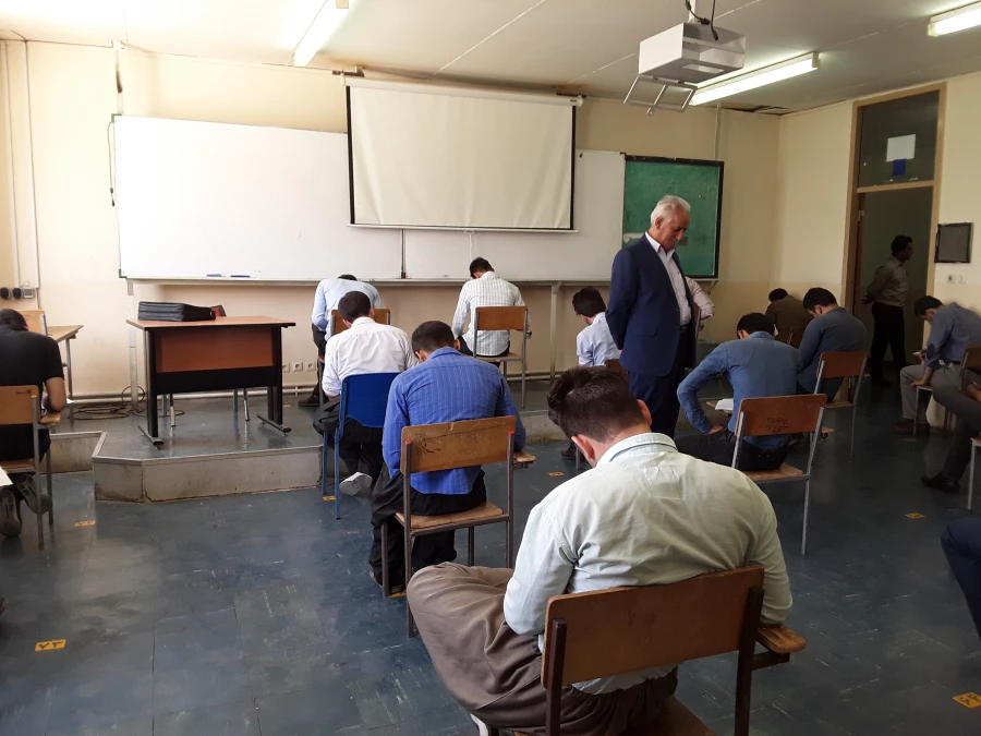 بازدید دکتر معروفی از روند برگزاری امتحانات پایان ترم  پردیس مدرس سنندج 5