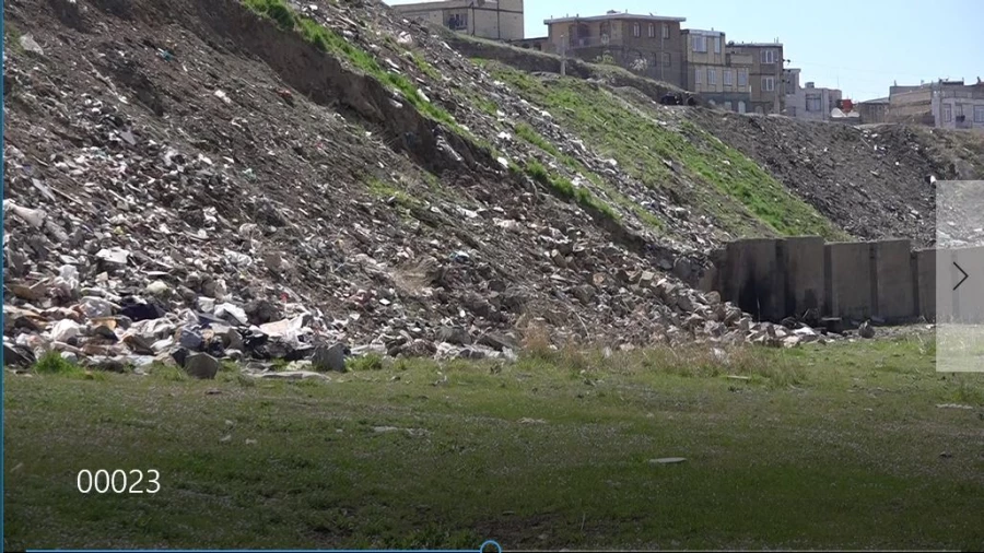 با حضور دکتر معروفی :

آغاز عملیات ساخت دیوار حایل دانشگاه فرهنگیان کردستان  2