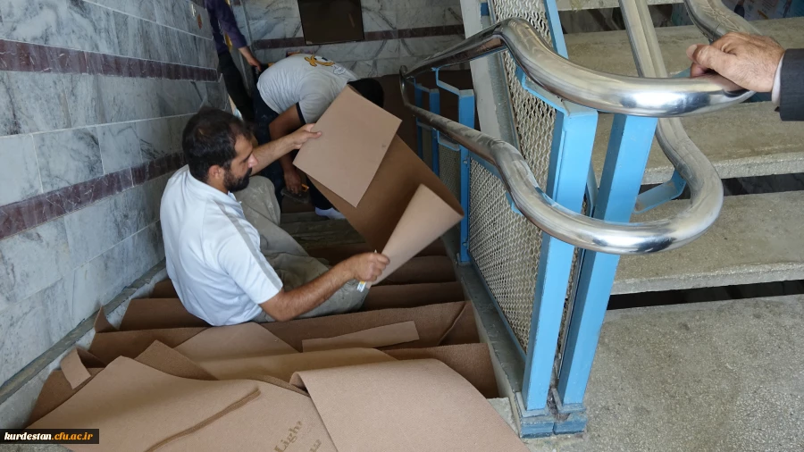 در راستای اقدامات عمرانی انجام شد: 

بازدید دکتر معروفی از مراحل پایانی موکت فرش خوابگاه های  پردیس شهید مدرس 2