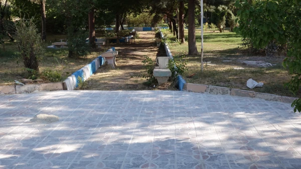 در ابازدید دکتر معروفی انجام شد:

انجام مراحل موزاییک فرش محوطه فضای سبز پردیس بنت الهدی صدر سنندج 2